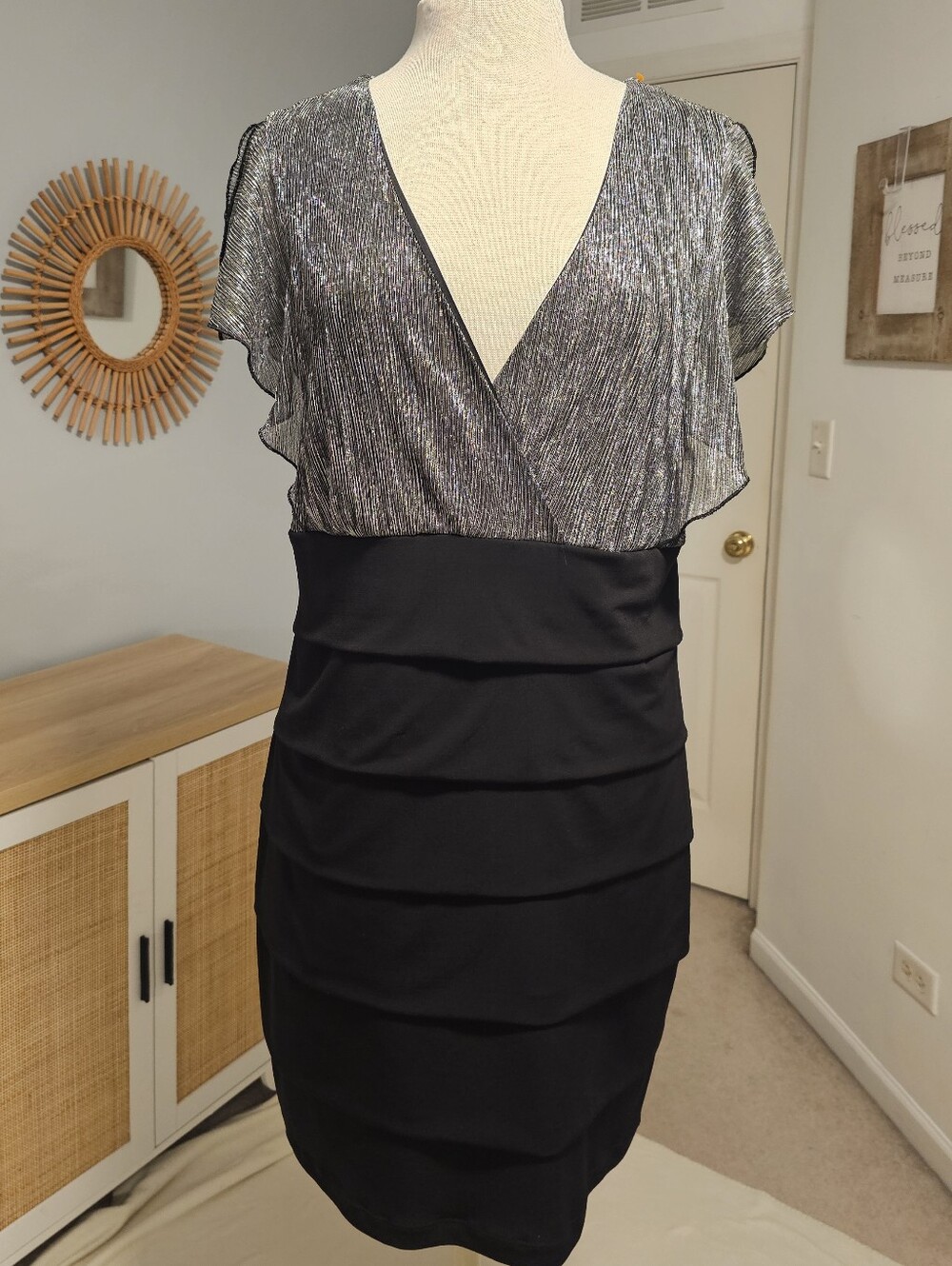 NEW! Enfocus Studio Women Silver/Black Surplice Tiered Cocktail Dress SIZE 14 W.